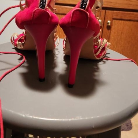 Heels - Picture 3 of 3